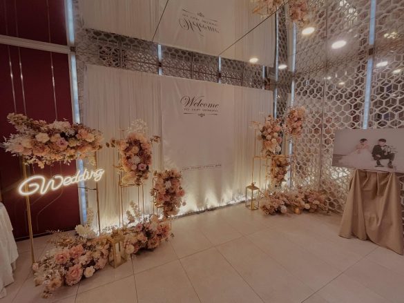 晶宴會館府中館丰劇場婚禮佈置-煦色韶光主題背板